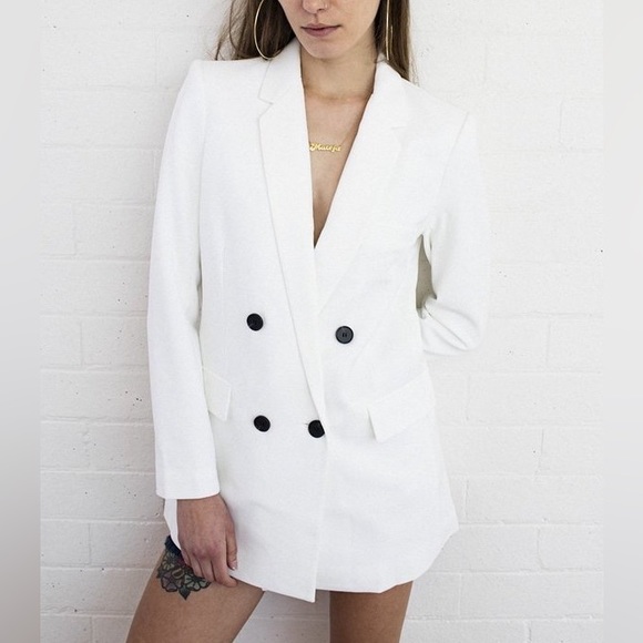RESET by Jane Jackets & Blazers - RESET by Jane gorgeous white blazer. So classy and stylish!! Great pockets